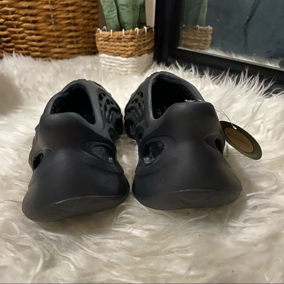 Black Foam Shoes - Picture 7 of 9